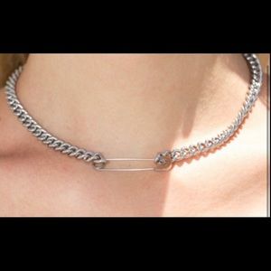 Brandy Melville safety pen chocker